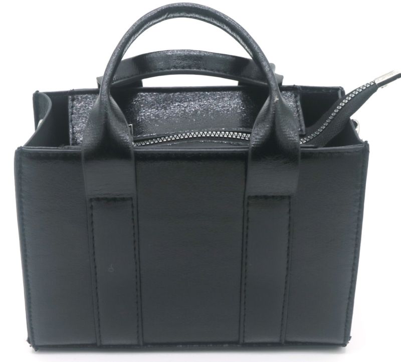 Zwarte handtas met strap en rits